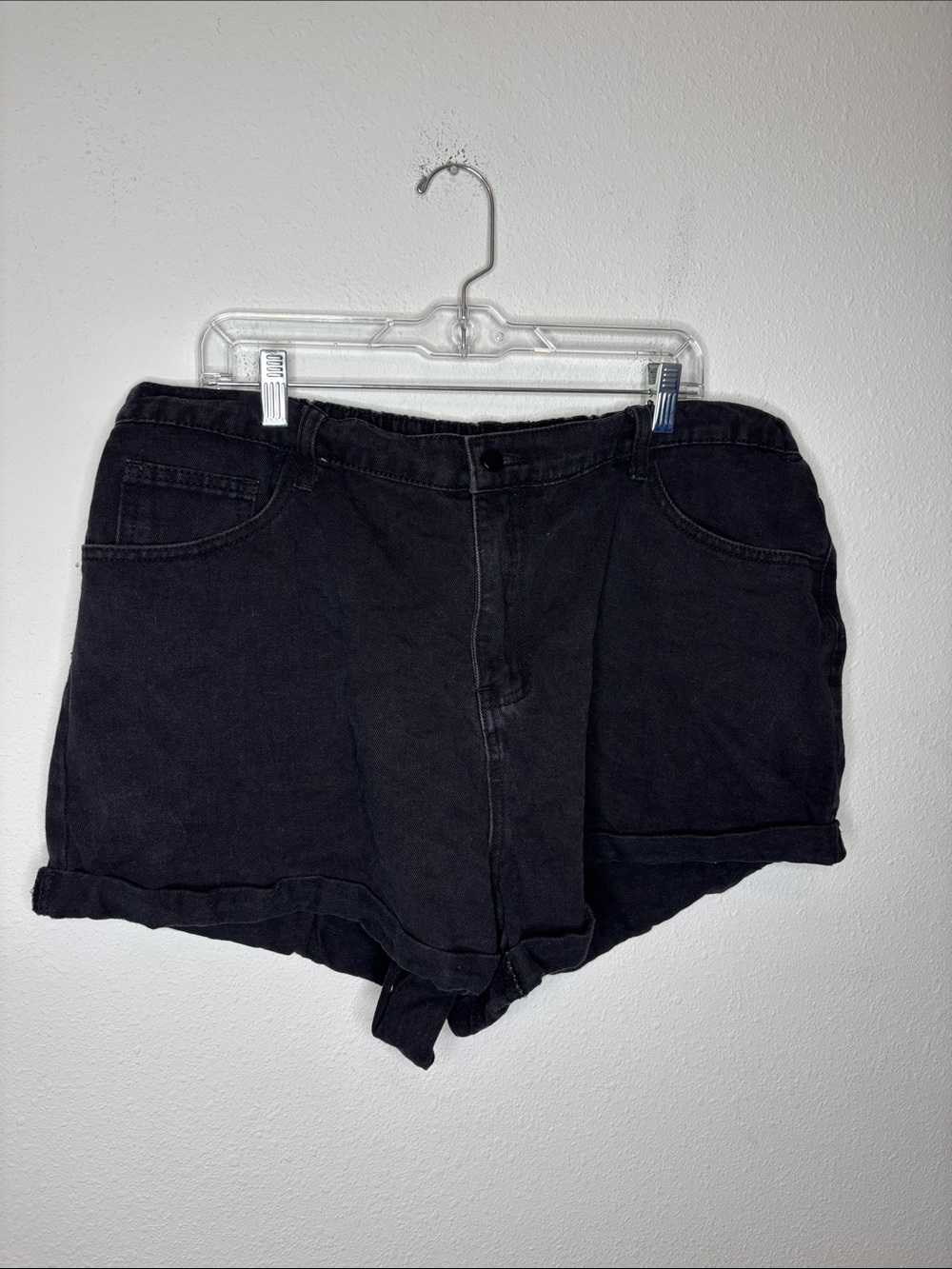 ROMWE Black Rolled-Hem Denim Shorts